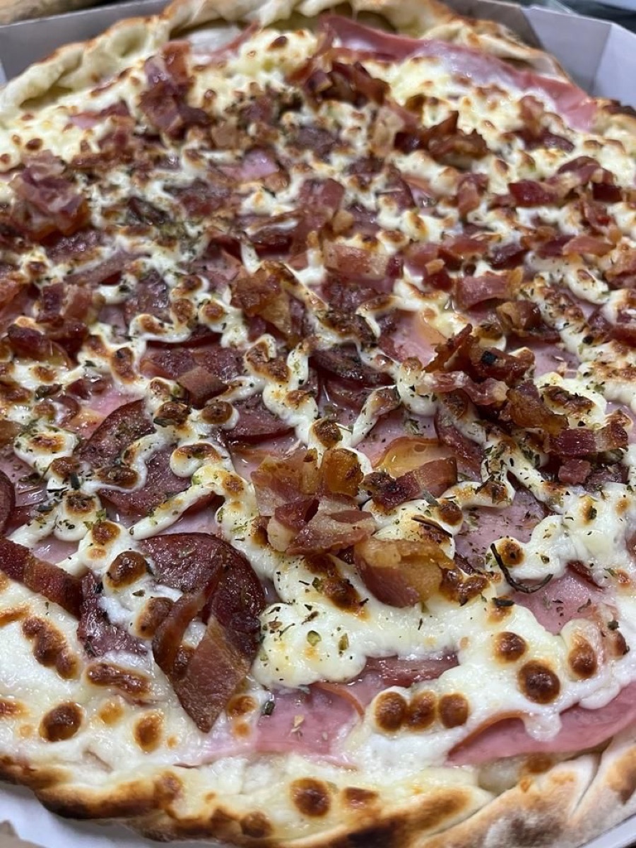Pizza quatro carnes da Danluthi