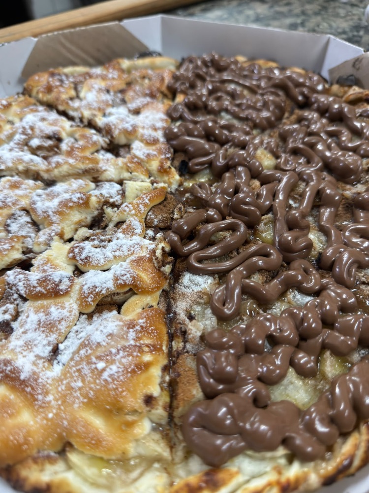 Pizza meio a meio: banana nevada e chocolate